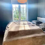 2 Bedroom Sleeps 4 Apartament