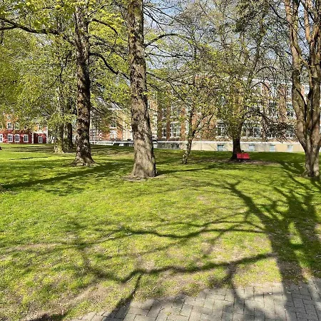 2 Bedroom Sleeps 4 Appartement